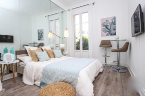 Furnished air-conditioned apartment near the beaches in the city center